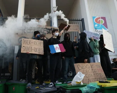 New France's PM Faces Mounting Scrutiny as Countrywide Strikes Disrupt Education and Transportation